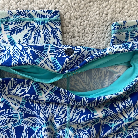 Lilly Pulitzer luxletic blue crop Weekender Leggings. “One of a kind” print sz S - Picture 5 of 12